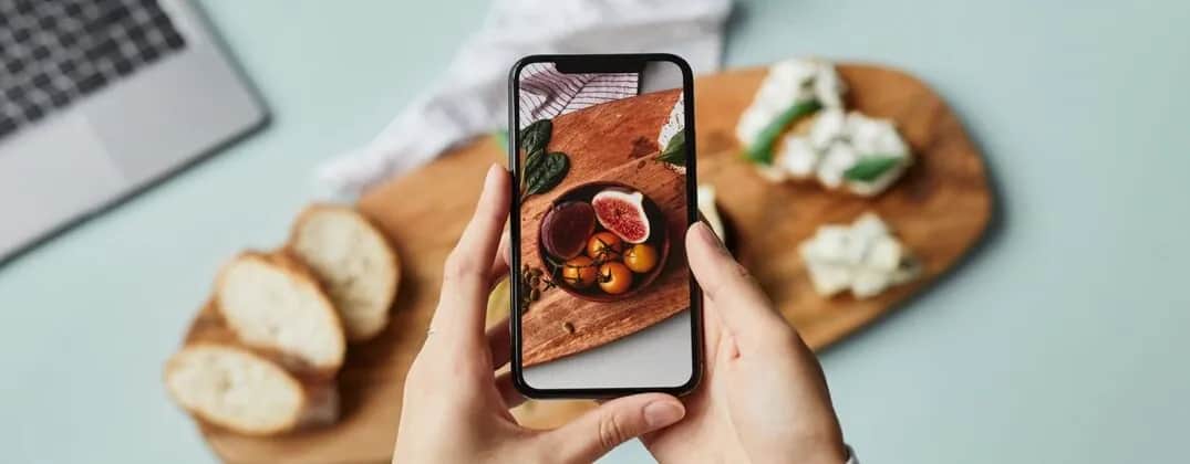 Tryb 0.5 w smartfonie: Jak robić szerokie ujęcia bez błędów?