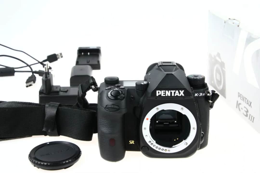 Lustrzanka vs Bezlusterkowiec: Który aparat wybrać w 2024?