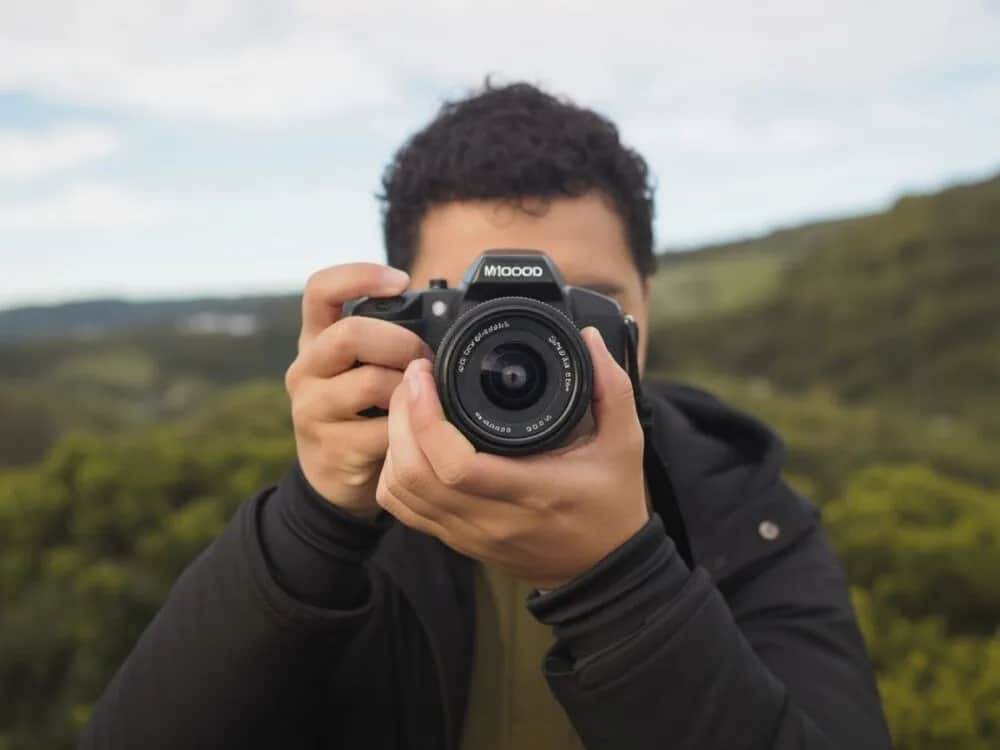 Ciemne zdjęcia lustrzanką? Opanuj ekspozycję i rób idealne fotki