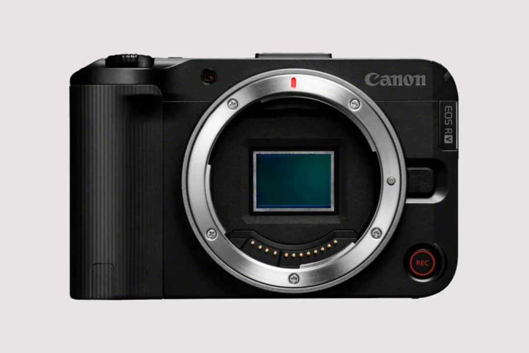 Lustrzanka czy bezlusterkowiec? Który aparat wybrać w 2026?